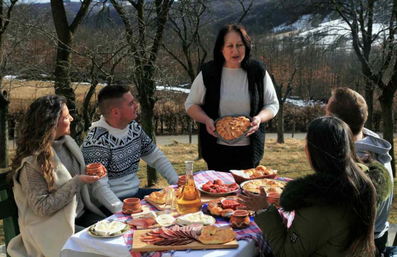 Seoski Turizam Melovic Rozanstvo Exteriör bild