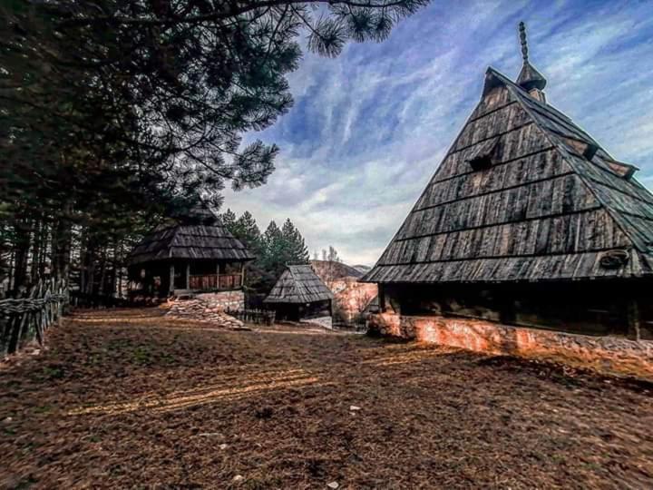 Seoski Turizam Melovic Rozanstvo Exteriör bild