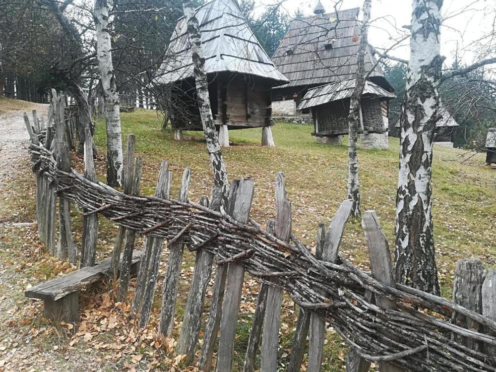 Seoski Turizam Melovic Rozanstvo Exteriör bild